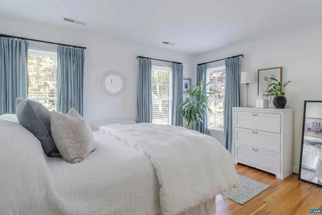 3359 Marsden Point Keswick VA 22947