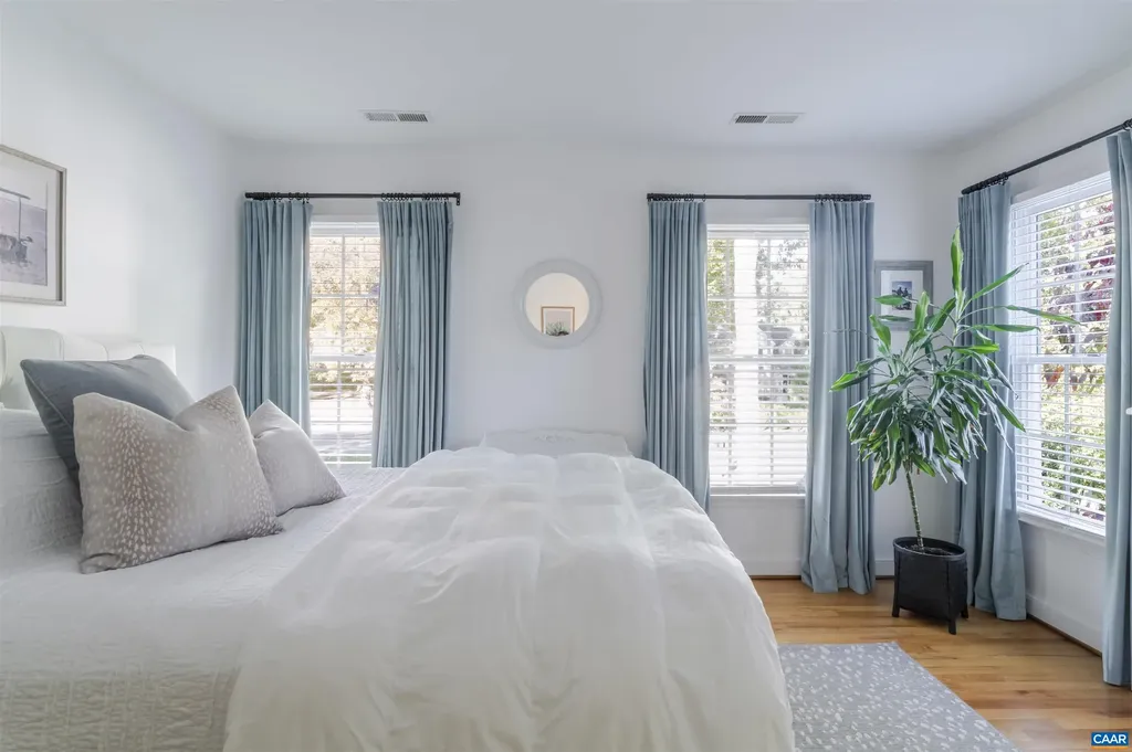 3359 Marsden Point Keswick VA 22947