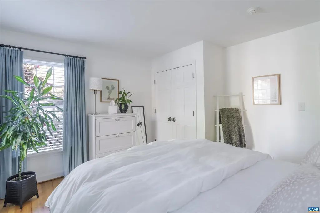 3359 Marsden Point Keswick VA 22947