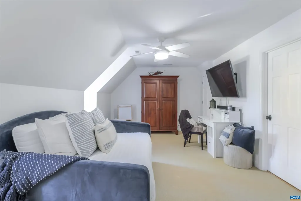 3359 Marsden Point Keswick VA 22947