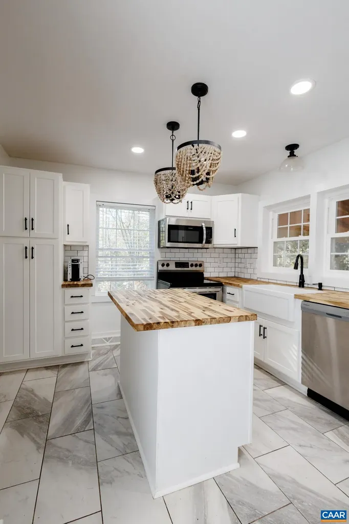 2860 King Solomons Lane Esmont VA 22937