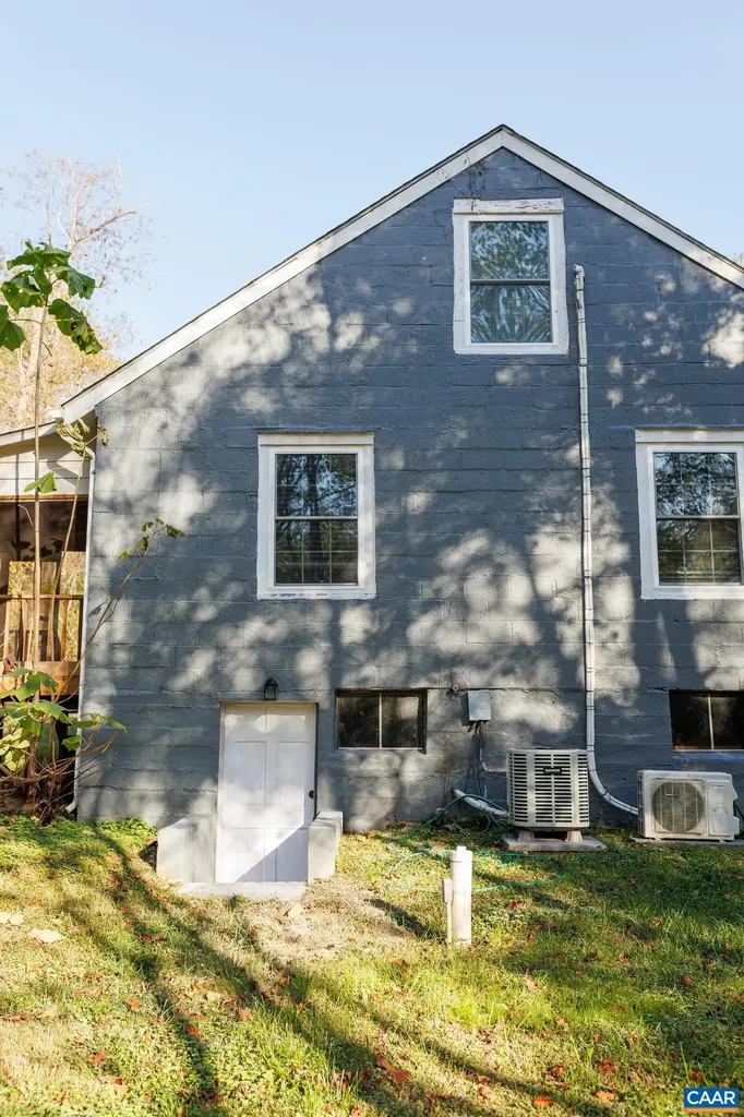 2860 King Solomons Lane Esmont VA 22937