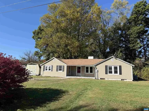 35 Stanley Street Staunton VA 24401