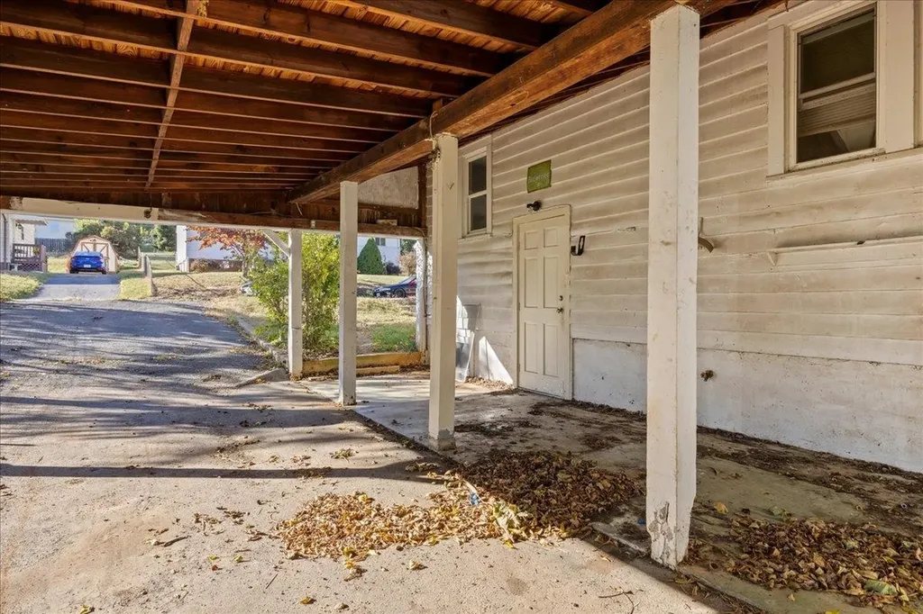 1311 Lyle Avenue Staunton VA 24401