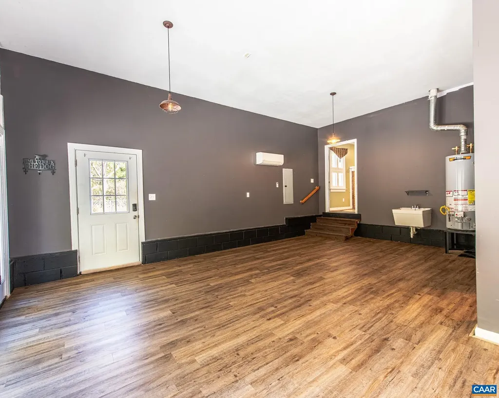 187 Curley Lane Bumpass VA 23024