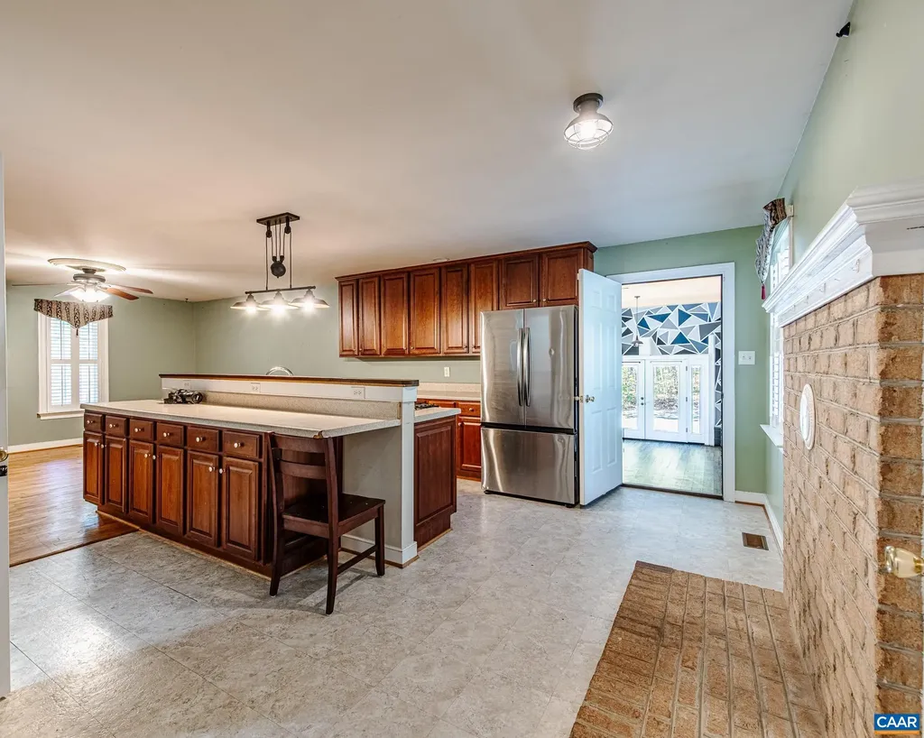 187 Curley Lane Bumpass VA 23024