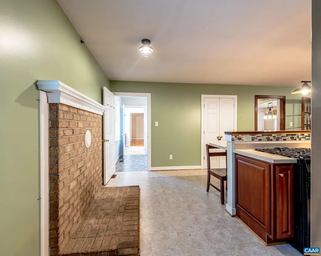 187 Curley Lane Bumpass VA 23024