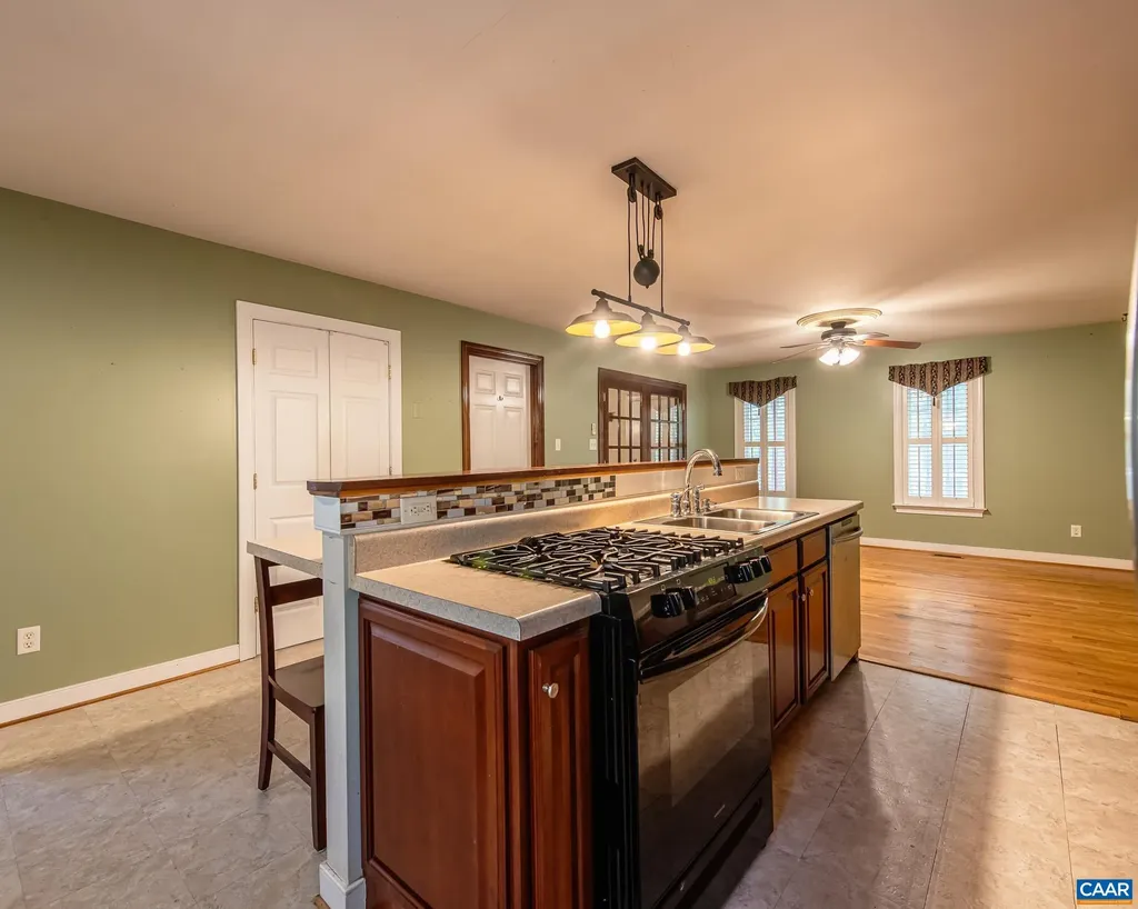 187 Curley Lane Bumpass VA 23024