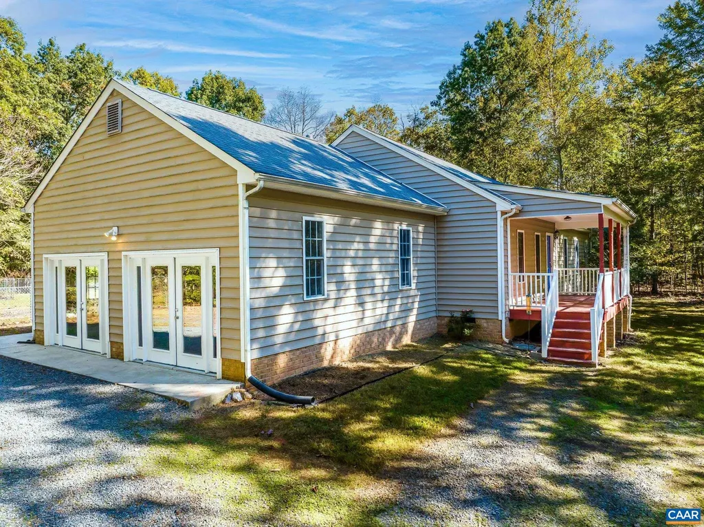 187 Curley Lane Bumpass VA 23024