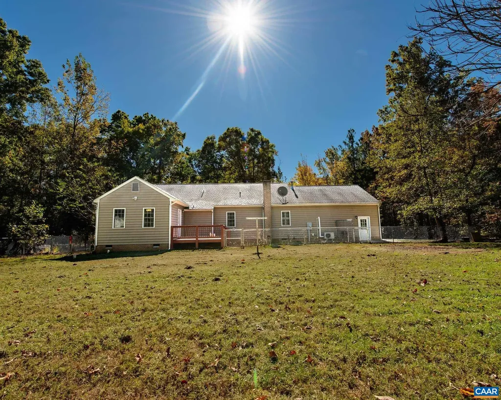 187 Curley Lane Bumpass VA 23024