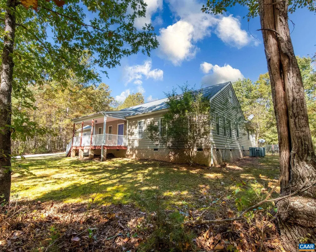 187 Curley Lane Bumpass VA 23024