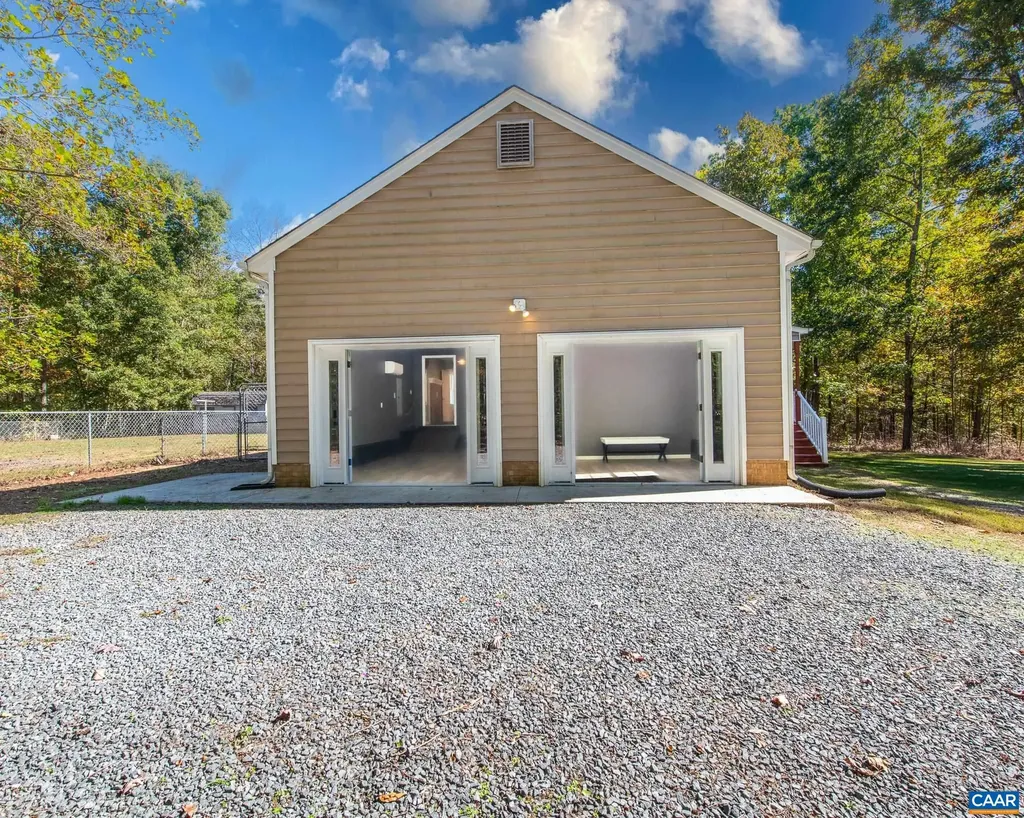 187 Curley Lane Bumpass VA 23024