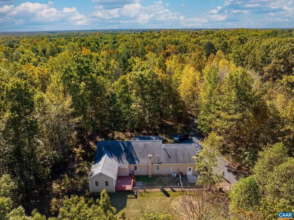 187 Curley Lane Bumpass VA 23024