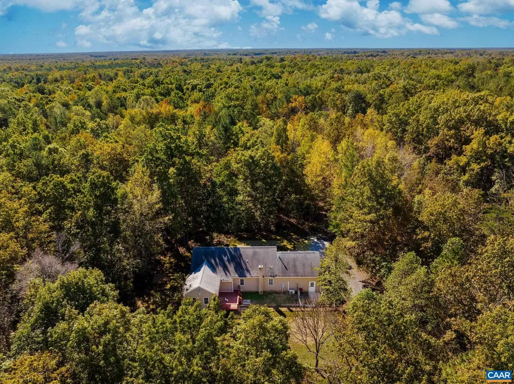 187 Curley Lane Bumpass VA 23024