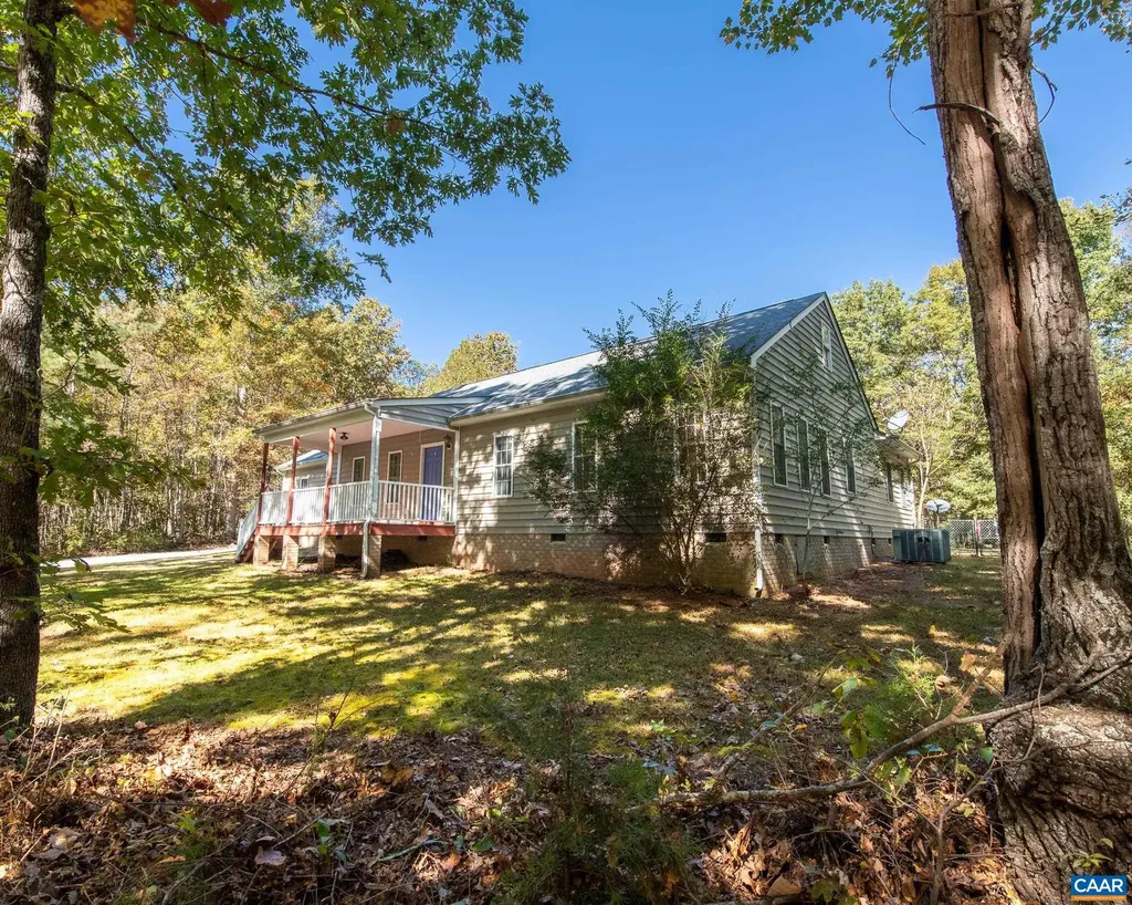 187 Curley Lane Bumpass VA 23024