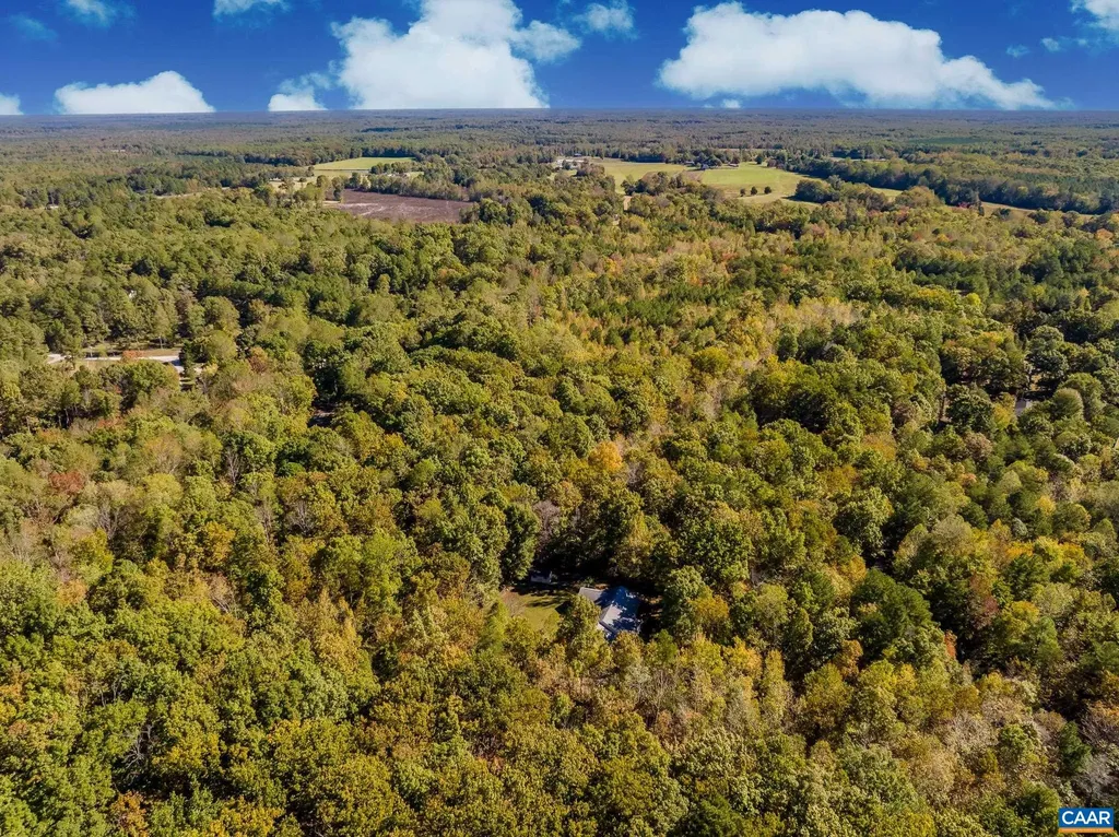 187 Curley Lane Bumpass VA 23024