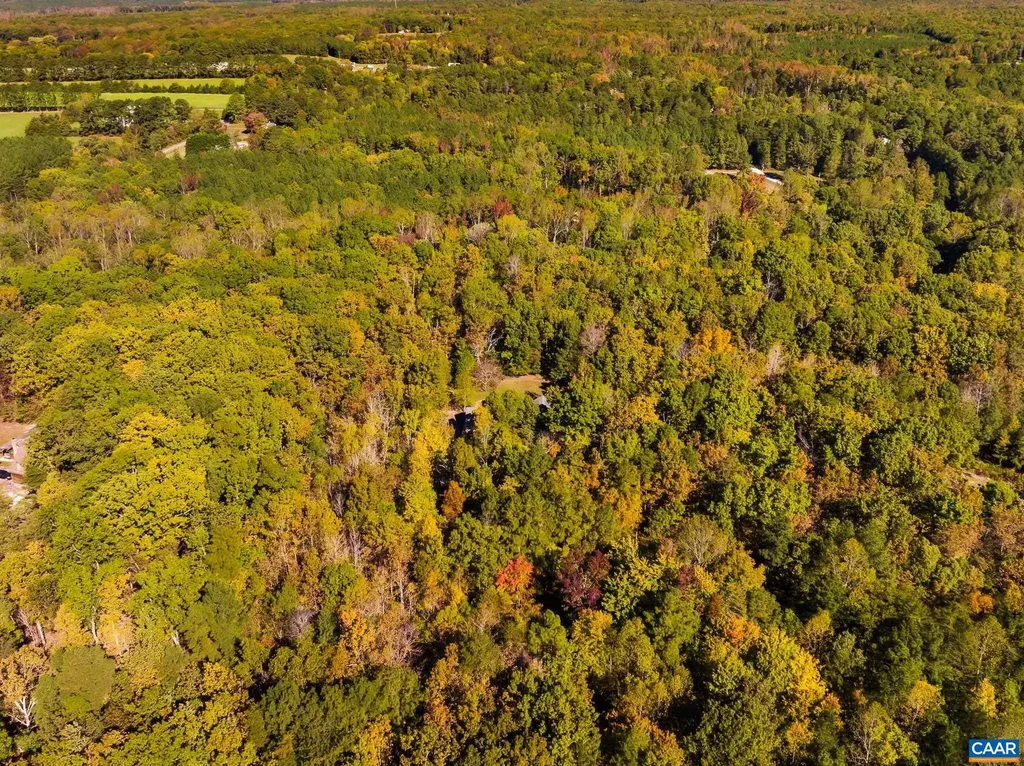 187 Curley Lane Bumpass VA 23024