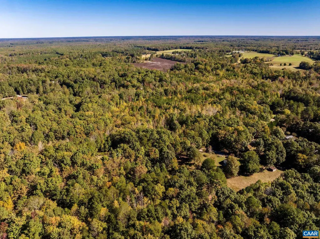 187 Curley Lane Bumpass VA 23024