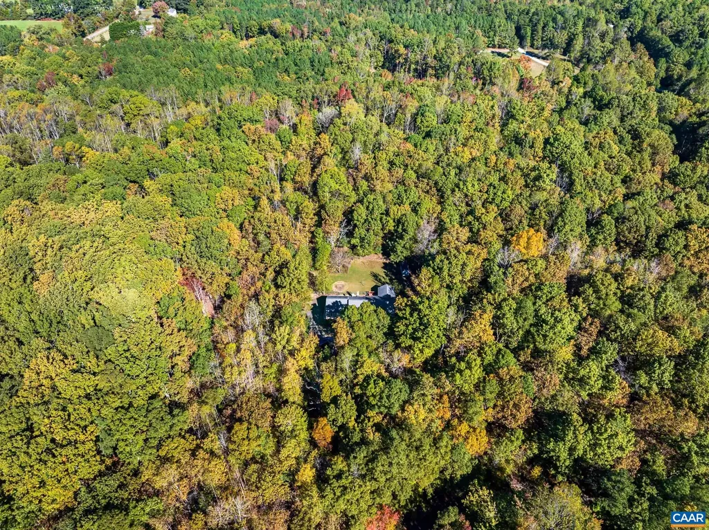 187 Curley Lane Bumpass VA 23024