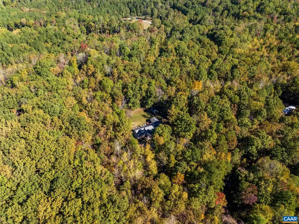 187 Curley Lane Bumpass VA 23024