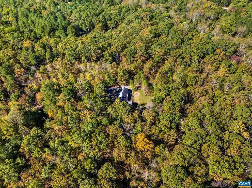 187 Curley Lane Bumpass VA 23024