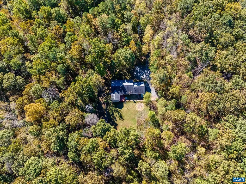 187 Curley Lane Bumpass VA 23024