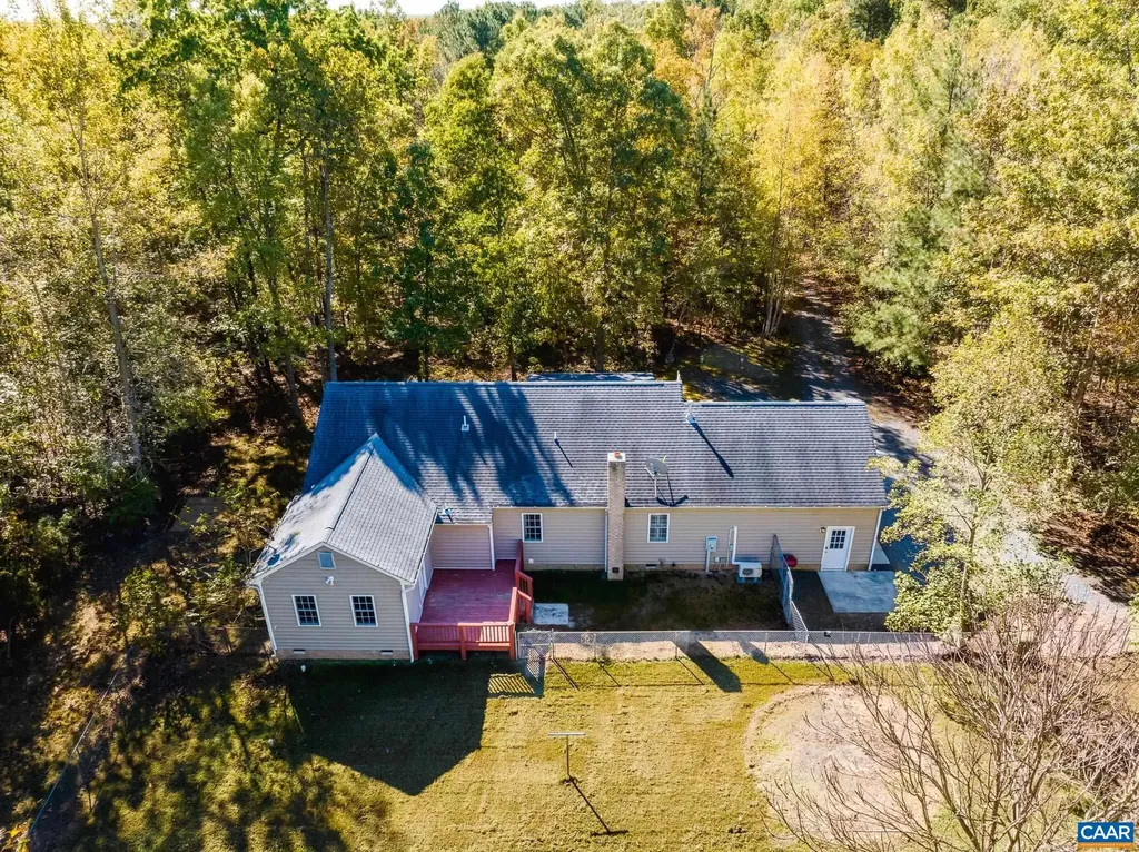 187 Curley Lane Bumpass VA 23024