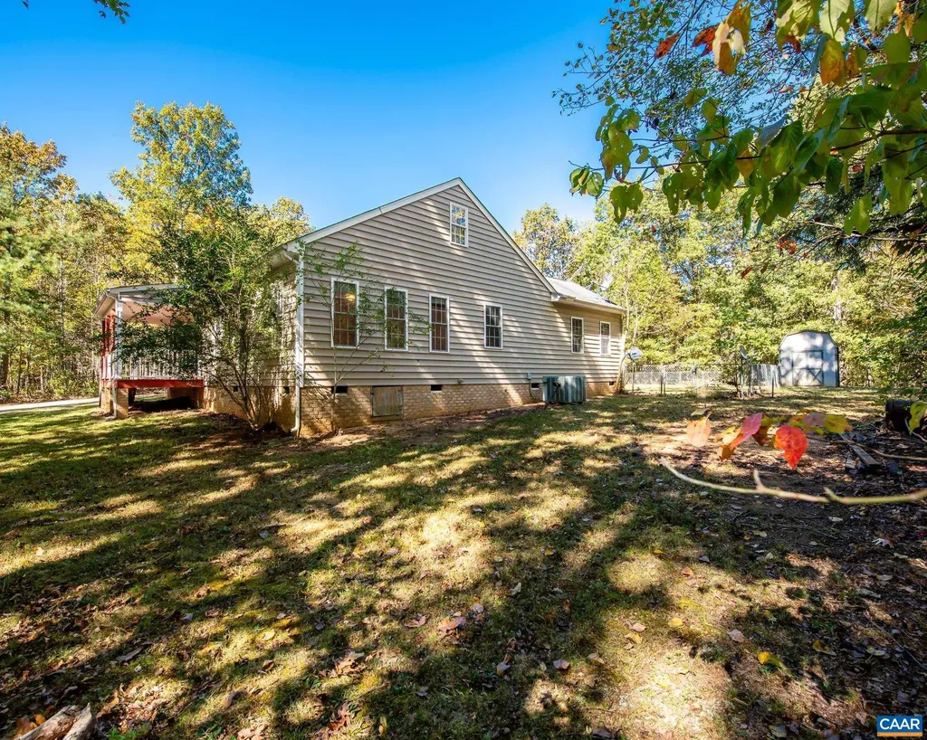 187 Curley Lane Bumpass VA 23024