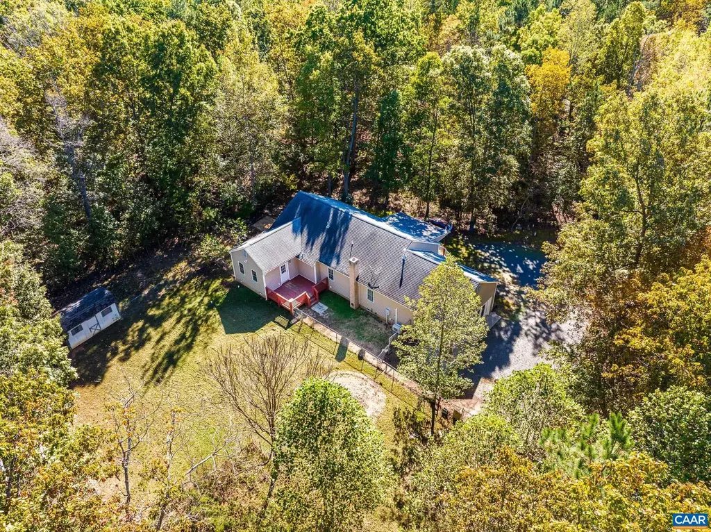 187 Curley Lane Bumpass VA 23024