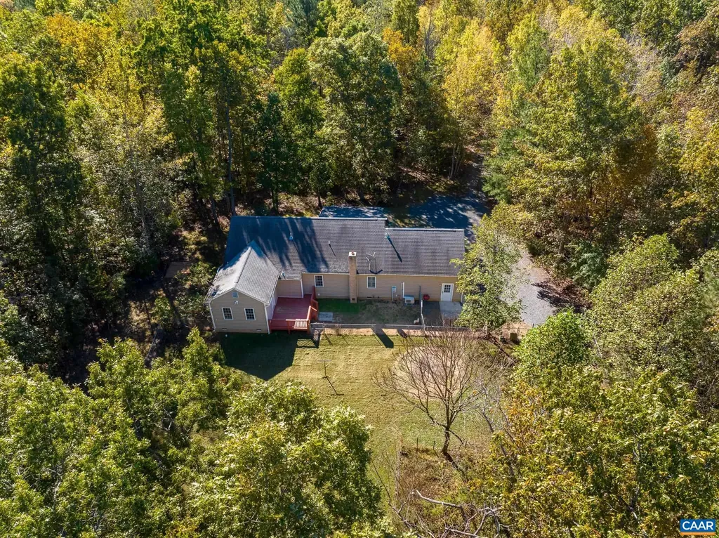 187 Curley Lane Bumpass VA 23024