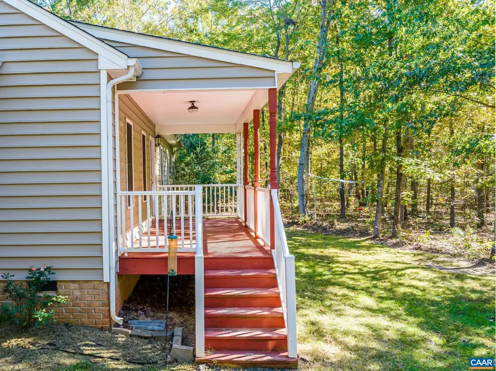 187 Curley Lane Bumpass VA 23024