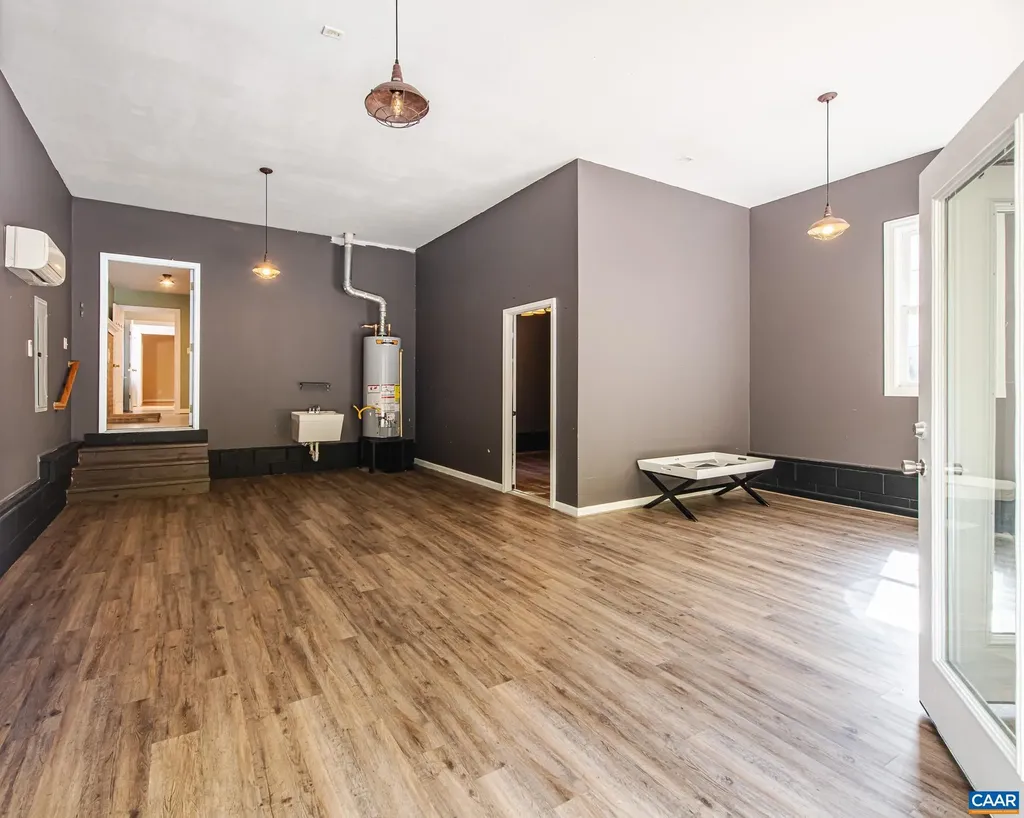 187 Curley Lane Bumpass VA 23024