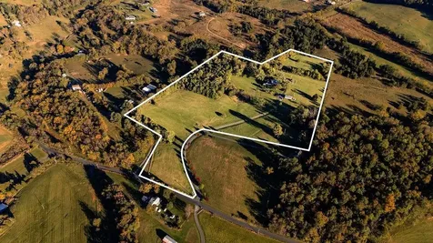 1086 Roman Road Mount Sidney VA 24467