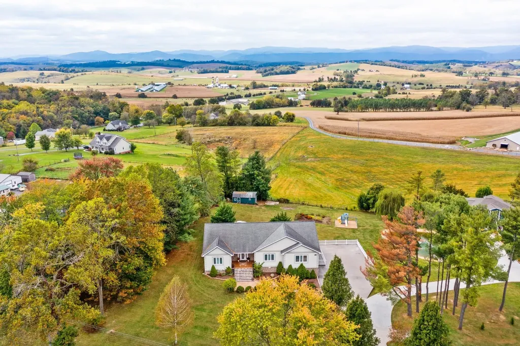 76 Centerville Road Bridgewater VA 22812