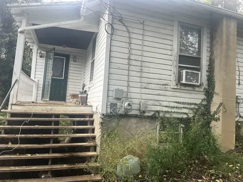 1221 Donaghe Street Staunton VA 24401