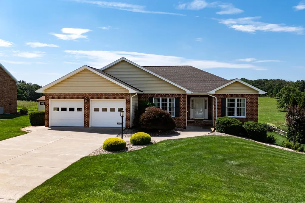 2915 Nutmeg Court Harrisonburg VA 22801