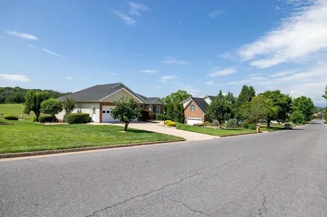 2915 Nutmeg Court Harrisonburg VA 22801