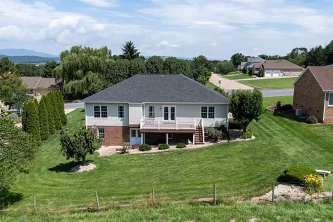 2915 Nutmeg Court Harrisonburg VA 22801