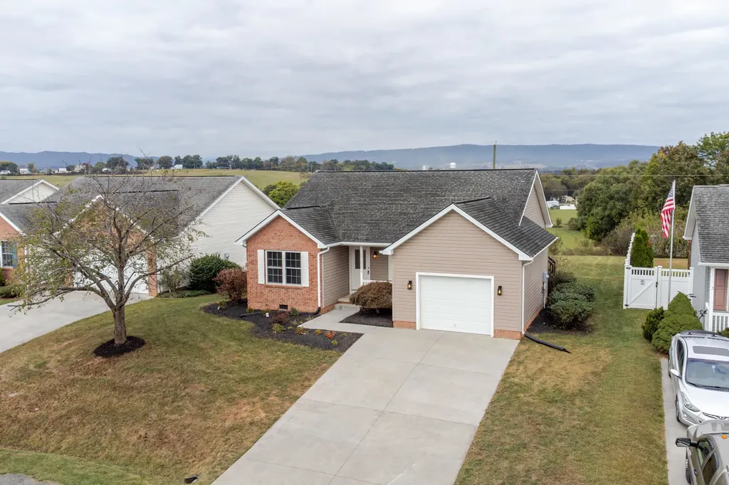 3120 Pride Circle Broadway VA 22815