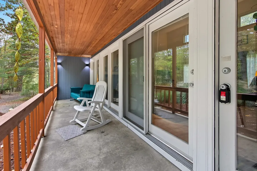 16 Spruce Hollow Road Basye VA 22810