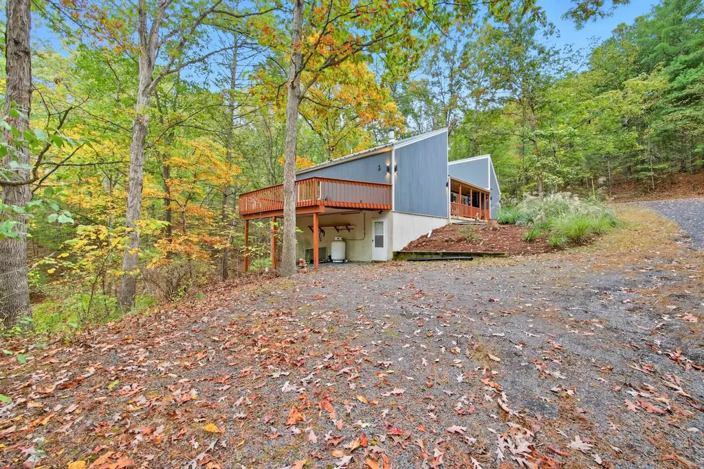 16 Spruce Hollow Road Basye VA 22810