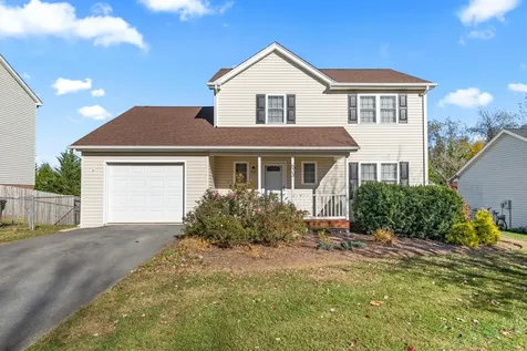 623 Bull Run Staunton VA 24401