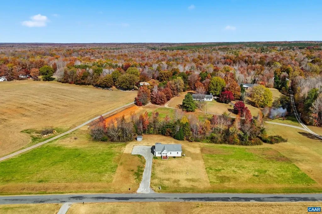 1864 Gammon Town Road Bumpass VA 23024