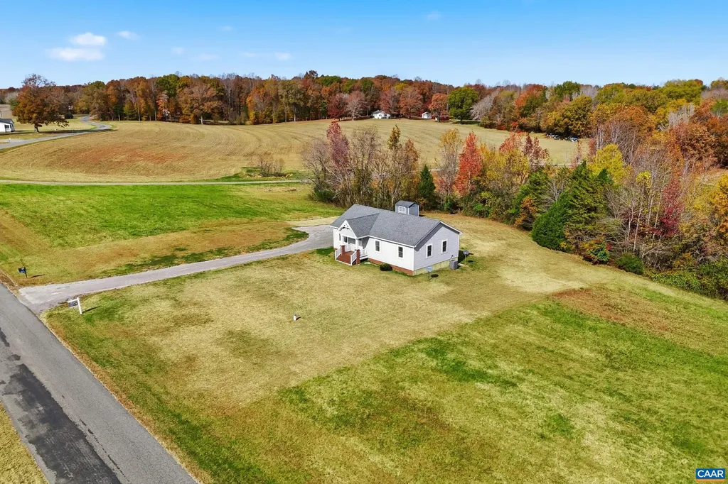 1864 Gammon Town Road Bumpass VA 23024