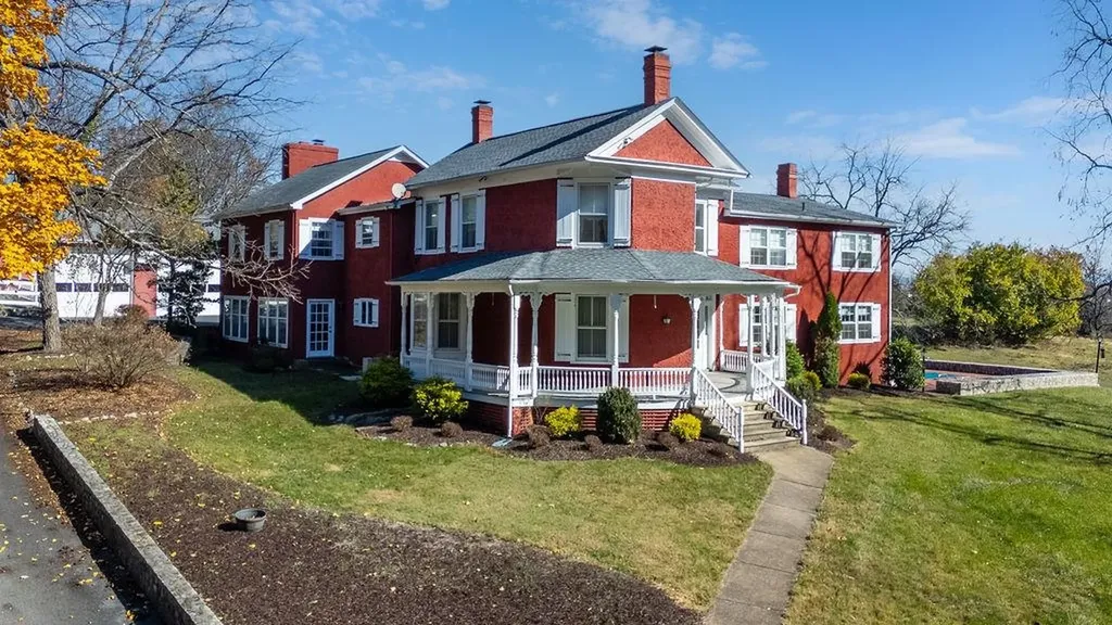 1004 Beverley Street E Staunton VA 24401