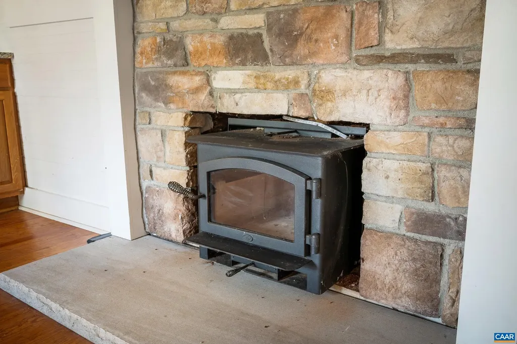 2728 East Branch Loop Roseland VA 22967