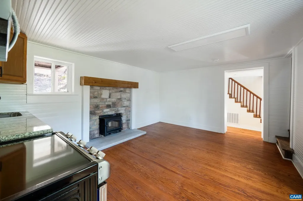 2728 East Branch Loop Roseland VA 22967