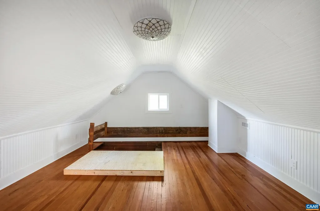 2728 East Branch Loop Roseland VA 22967