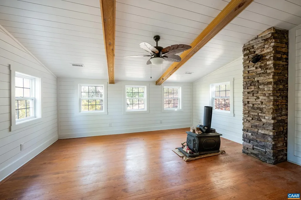 2728 East Branch Loop Roseland VA 22967