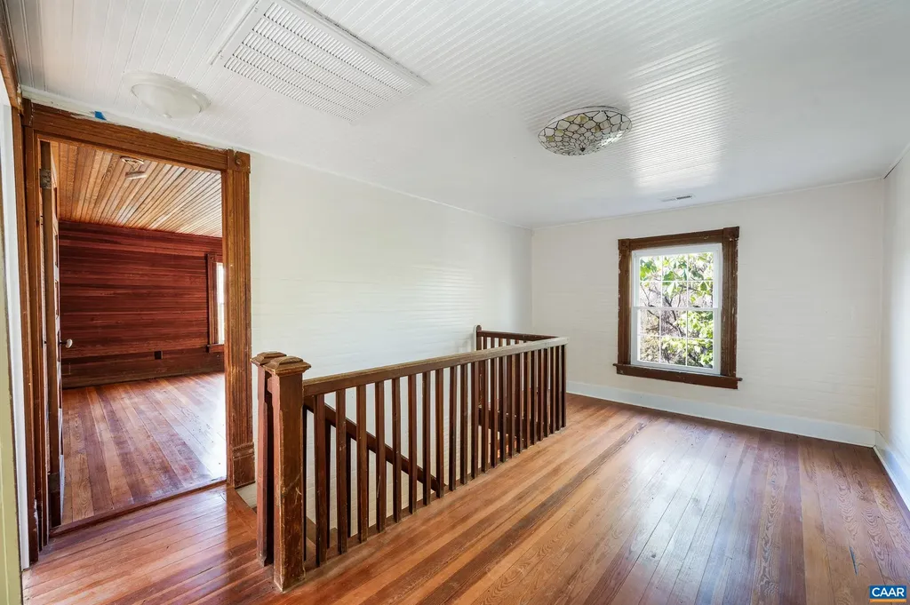 2728 East Branch Loop Roseland VA 22967